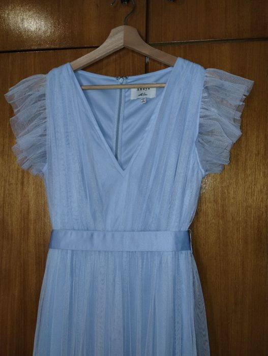 Vestido de tule, azul bebê com fita