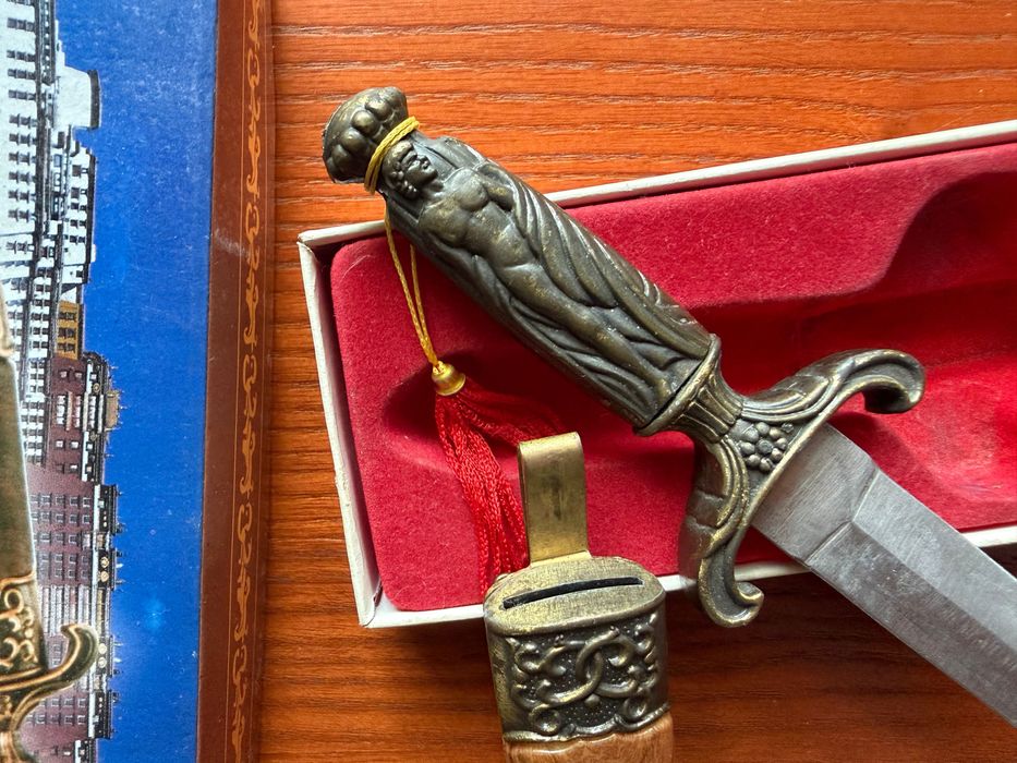 Ніж-кинджал тибетський у подарунковій упаковці