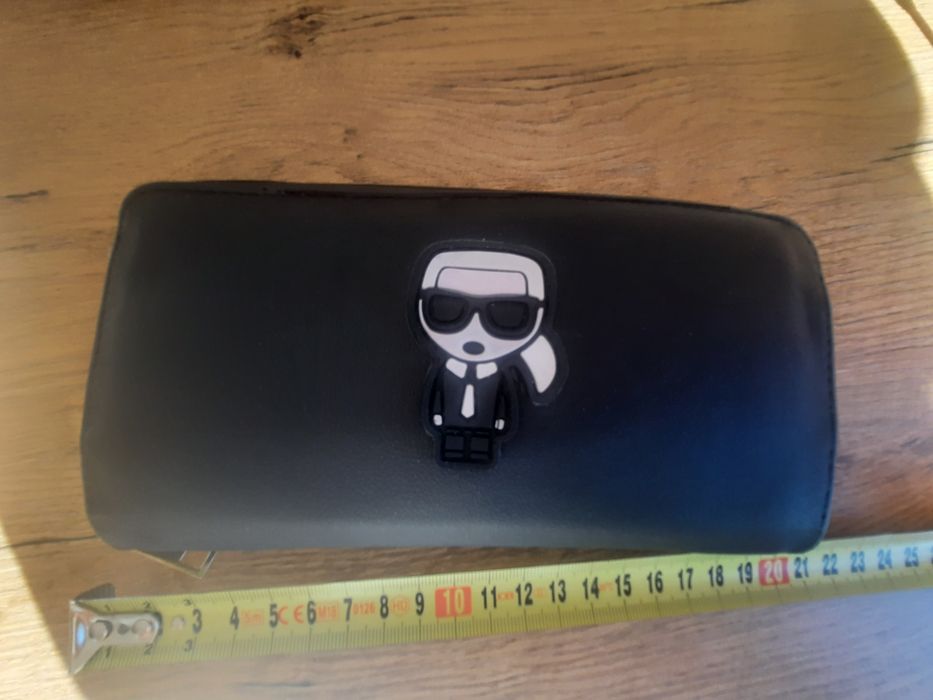 Portfel z logo Karl czarno białym
