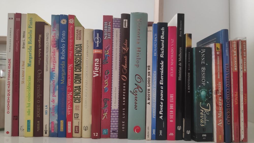 Livros de géneros variados