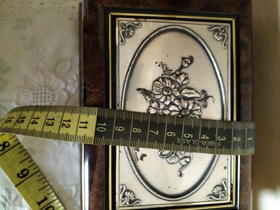 Caixa de madeira com tampa em prata da marca italiana Castellani