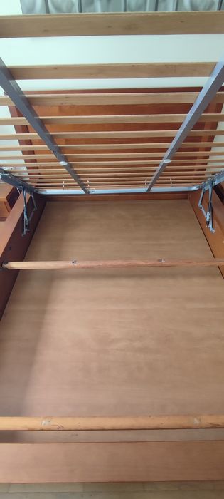Excelente Cama casal 150cm x 200 cm