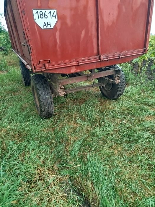 Причіп зерновоз,задня вигрузка,в доброму стані.