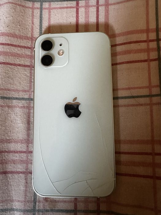 iPhone 12 (traseira partida, mas completamente funcional)