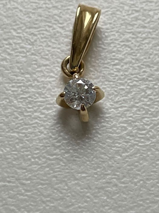 Ніжний ззолотий підвіс