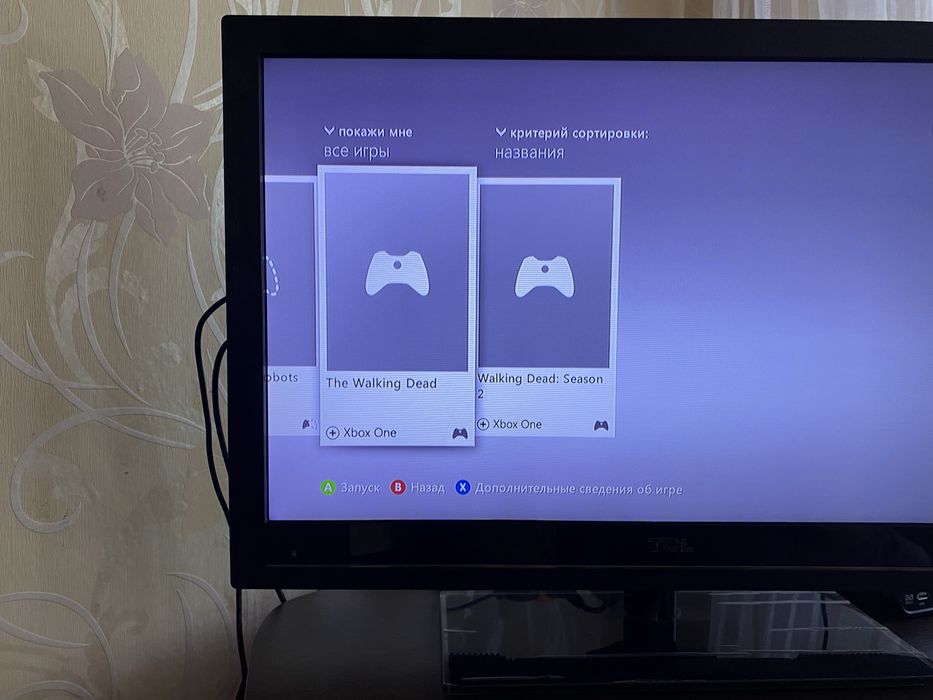 Xbox 360 E 250GB + 2 бездротові геймпади + 6 ігор + HDMI