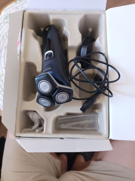 Продам бритву Philips 5000 series