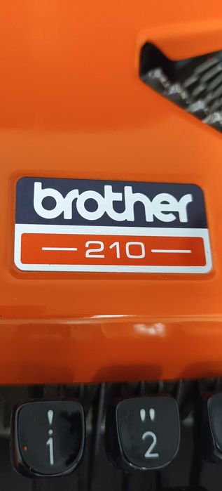 Máquina de escrever Brother 210