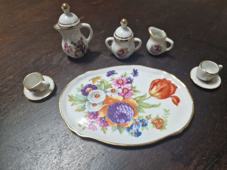 Conjunto de chávena de porcelana ( miniatura)