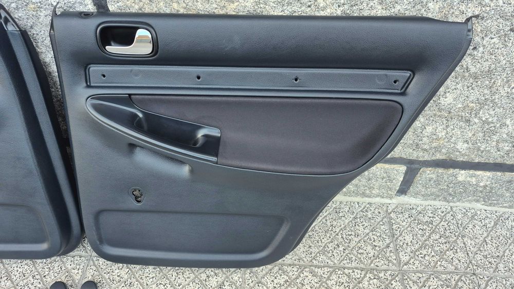 AUDI A4 B5(8D)-Quartelas/Forras Portas traseiras PRETAS ESTOFADAS NOVO
