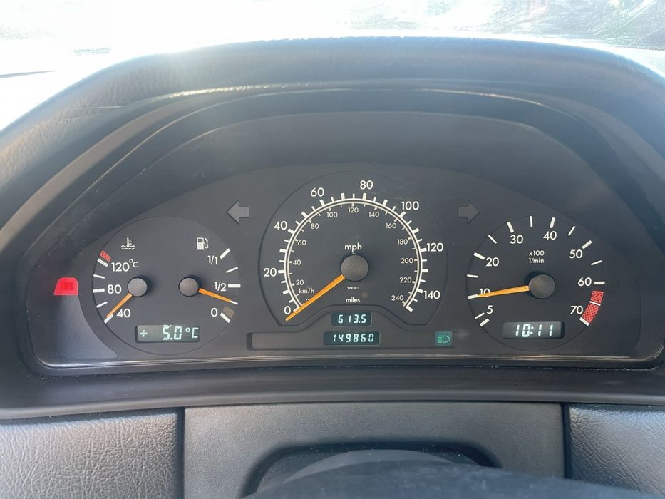 Продам мерседес 210