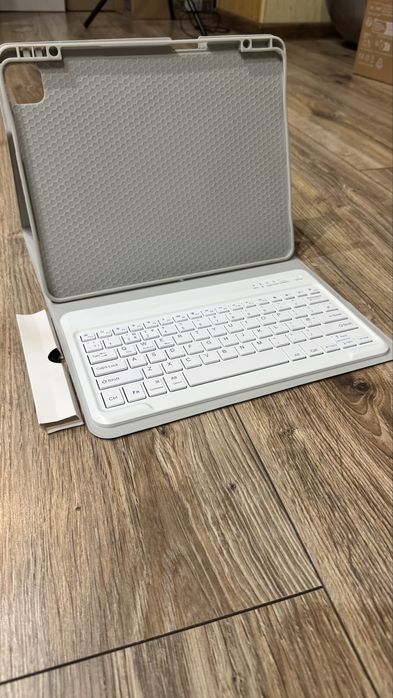 Чохол з клавіатурою  на iPad  Pro 12.9 дюймів