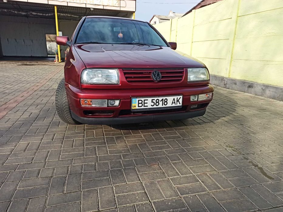 VOLKSWAGEN-VENTO CL 1.8 газ 1992г/в бордовый пурламутр 379000гр.