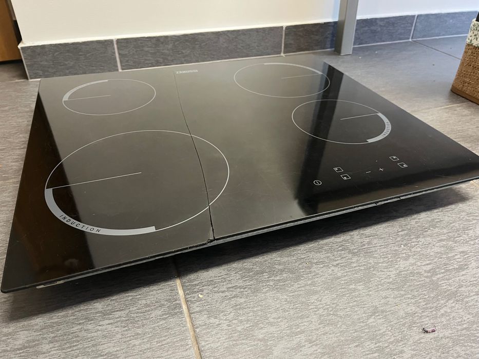 Placa de Indução Zanussi ZEI6240FBV