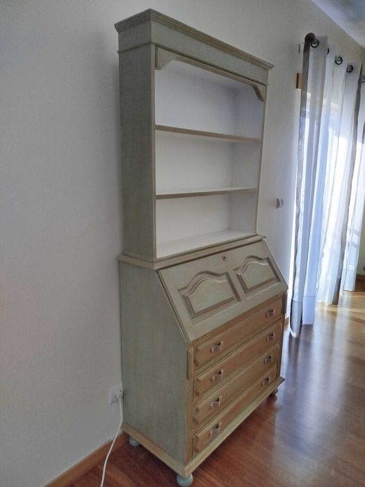 Armário de madeira + Escrivaninha