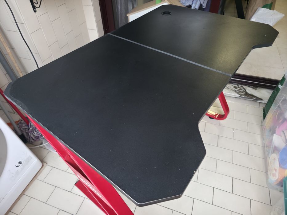 Mesa de escritório + cadeira girtória