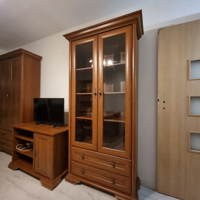 Meble pokojowe ze stołem