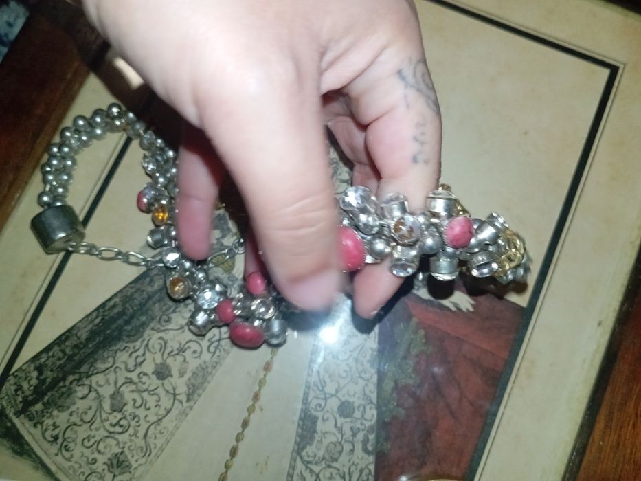 Colar bom estado vintage tem dois