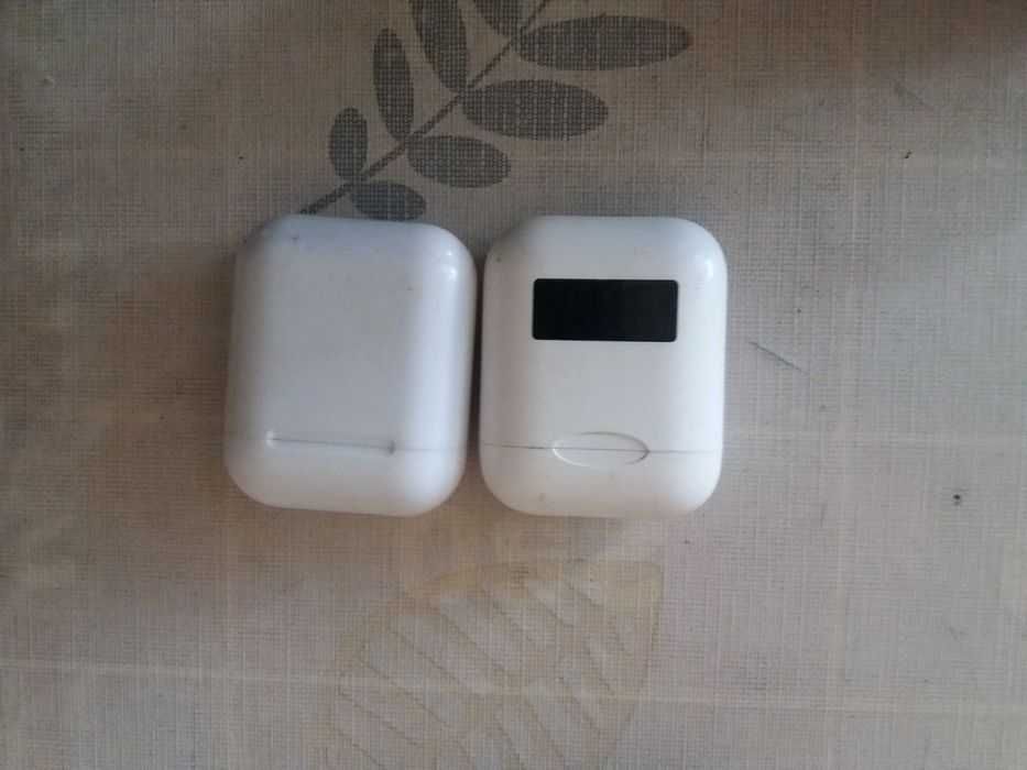 Зарядные кейс для наушников  и наушники