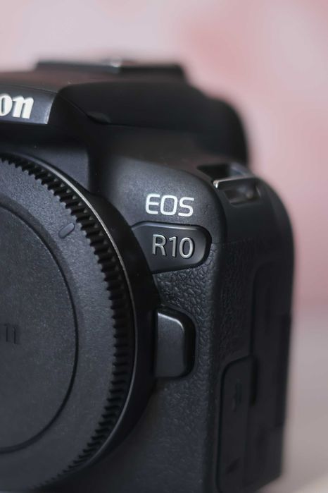Canon EOS R10 + RF-S 18-45mm