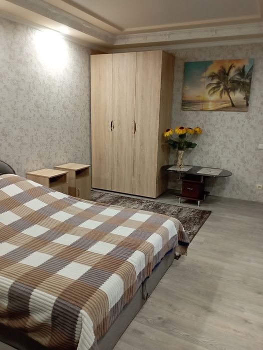 Світло не вимикають. Квартира в центрі  ост. Фестивальная подобово ,