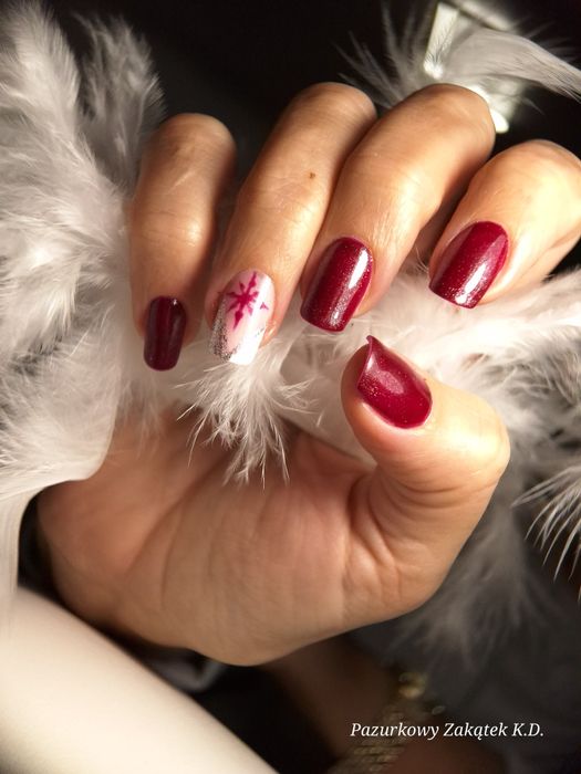 Stylizacja Paznokci "Pazurkowy Zakątek"