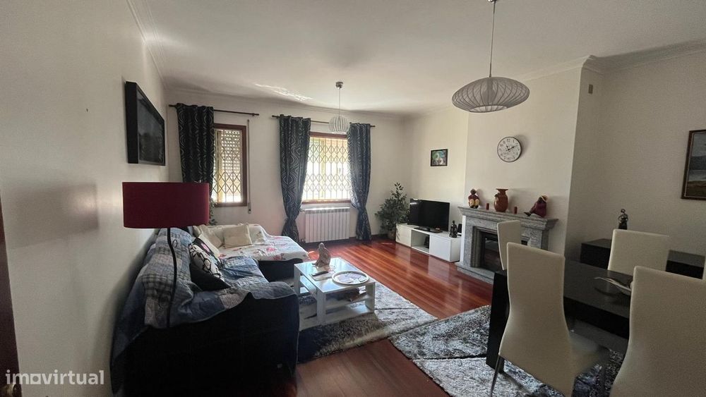 Apartamento T3 com 2 suites e garagem 2 carros