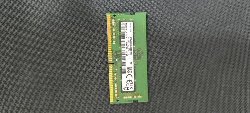 Продам Samsung 8GB DDR4 3200MHz