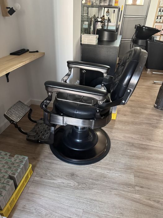 Fotel barberski jak nowy