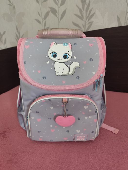 Рюкзак школьный фирмы Go Pack каркасный .