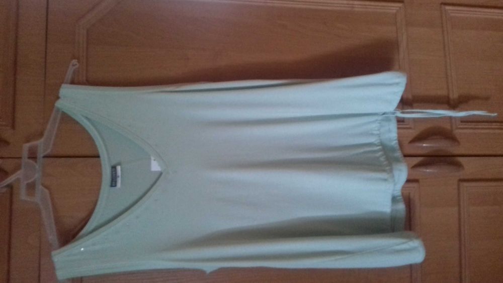 Koszulka damska bez rekawków -nowa