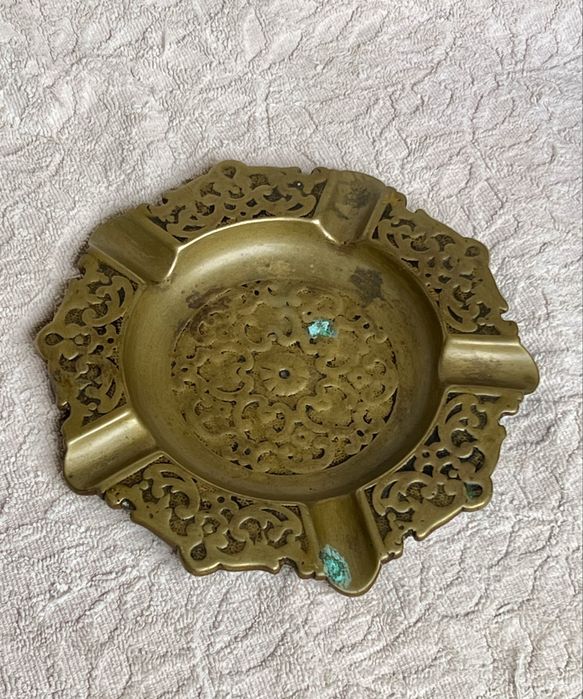 Cinzeiro vintage em metal