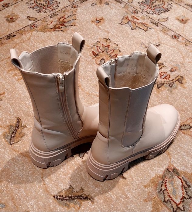 Bota meio cano cor beige