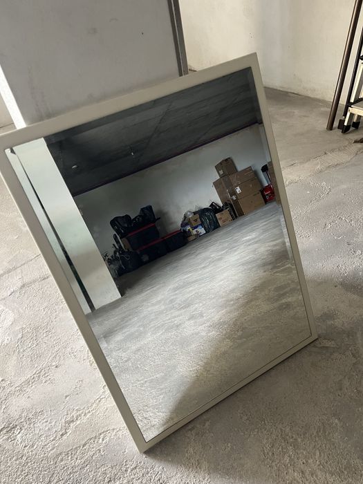 Espelho  com rebordo branco