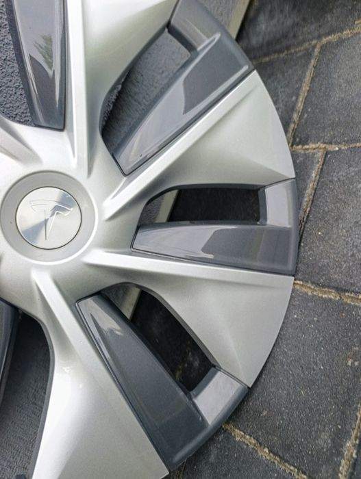 три ковпаки tesla model Y R19