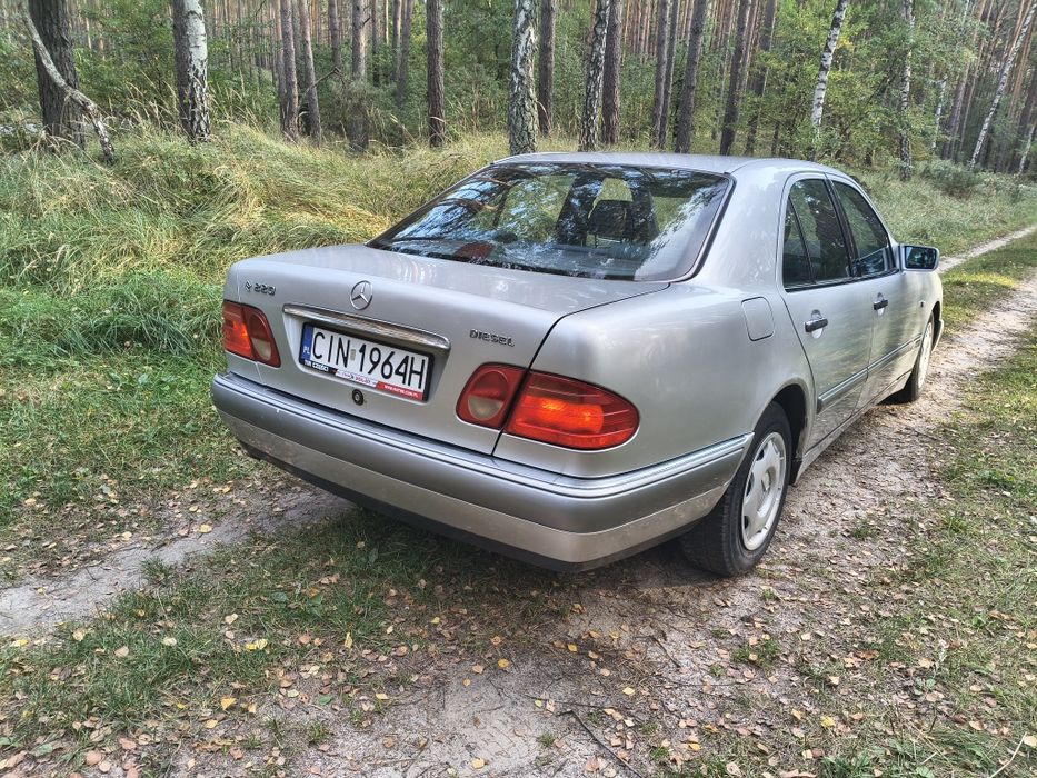Mercedes-Benz e220D 1996r