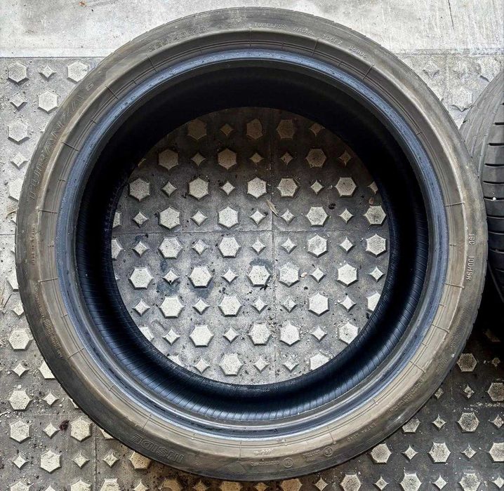 2 pneus Bridgestone Turanza 6 - 225/40R18 92Y - Bom estado