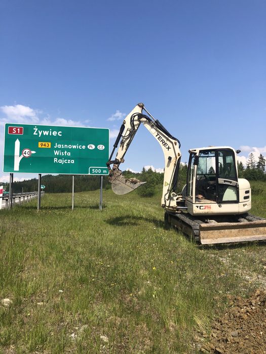 Roboty ziemne , usługi koparkami kucie młotem hydraulicznym