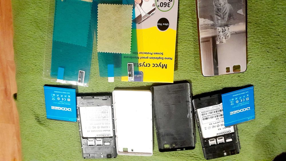 Моб.телефоны не рабочие.