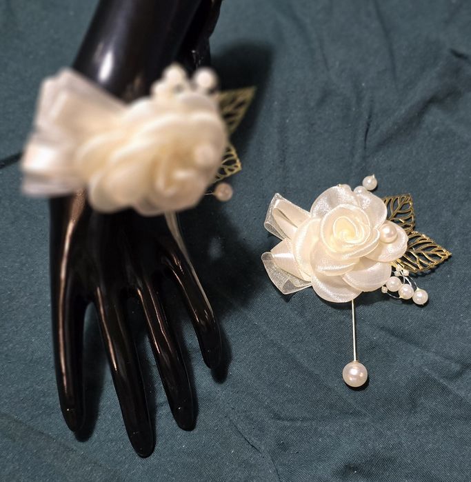 Bukiecik na rękę i do butonierki marynarki