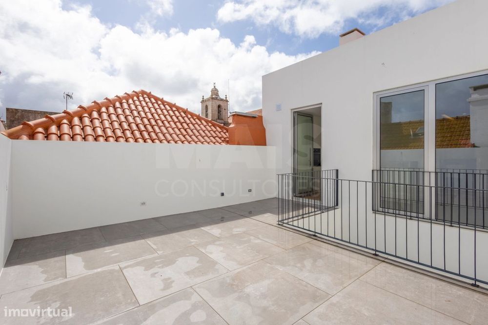 T1 novo com terraço no centro de Peniche