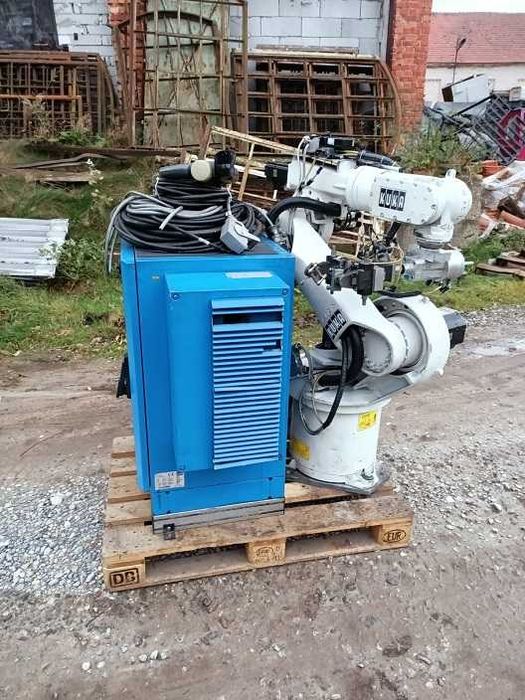 Robot przemysłowy KUKA KR 15/2 KR15-2 01r sterownik szafa sterownicza