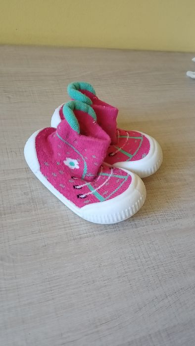 Kapcie z gumową podeszwą r.23