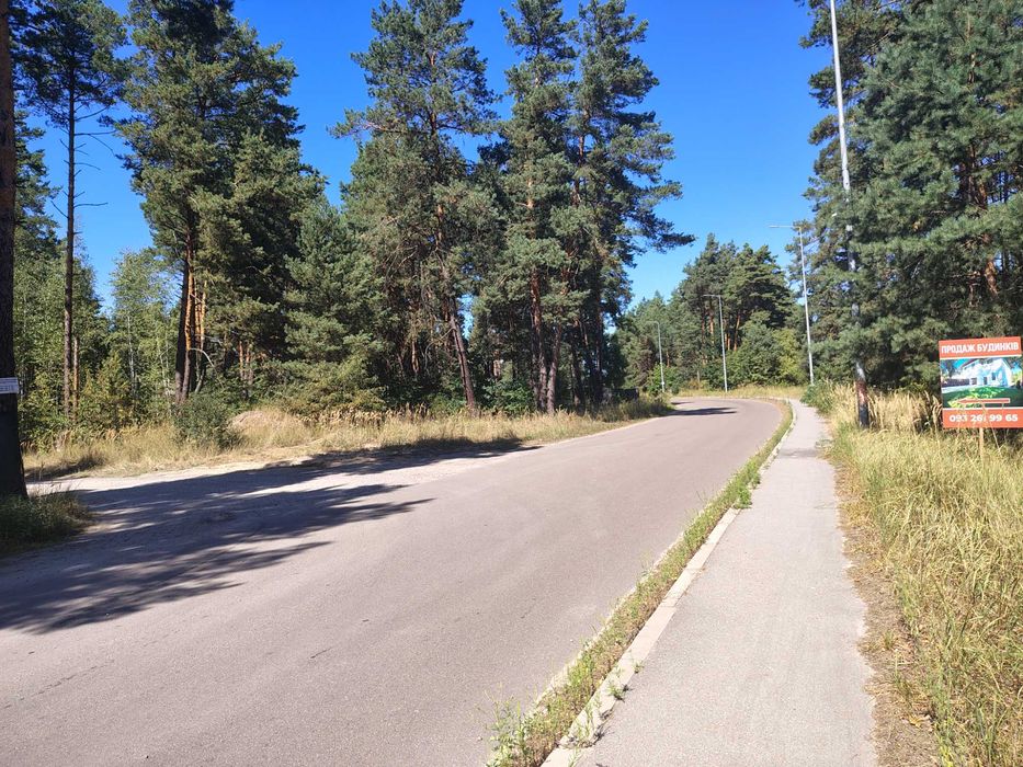 Участок в сосновом лесу в элитном коттеджном пригороде Киева (почти Буковель)