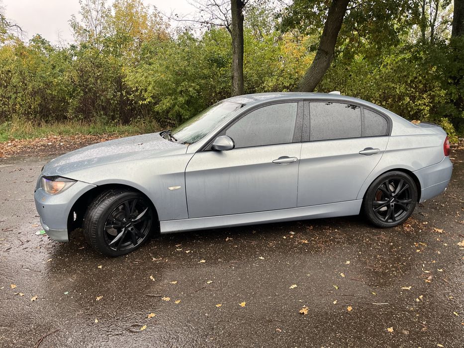 Продам BMW E90 320d