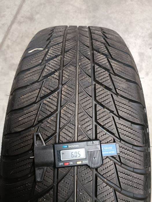 Opona zimowa Bridgestone Blizzak LM001 225/60R18 104H * BMW