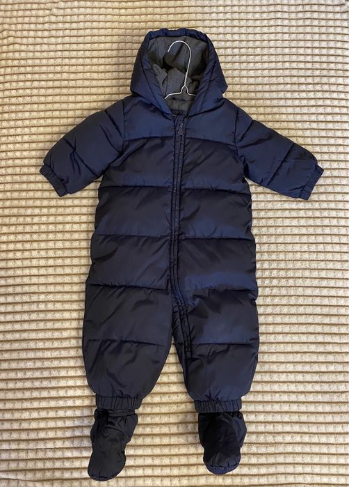 Зимовий комбінезон GAP .