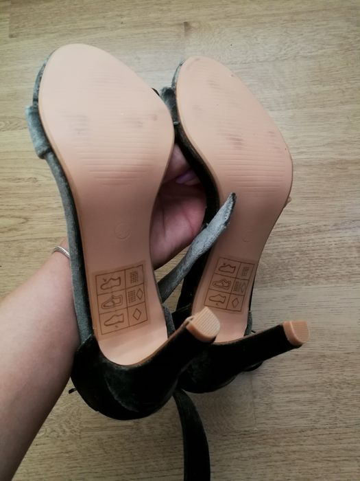 Nowe welurowe obcasy Khaki r. 38