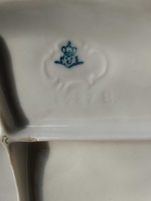 Фарфоровая статуэтка