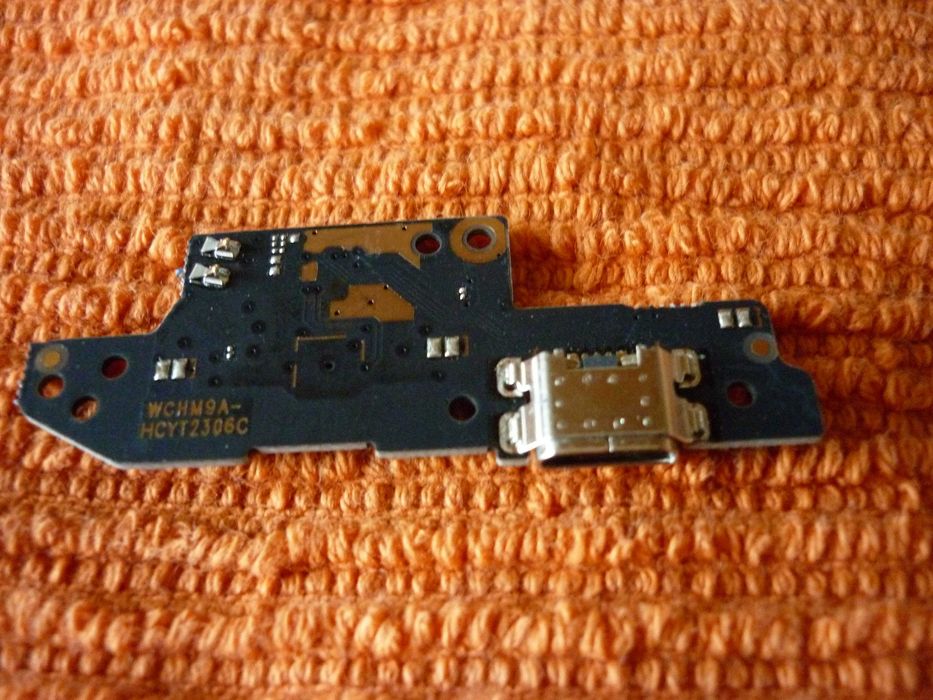 Плата Xiaomi Redmi 9A для живлення, є мікрофон